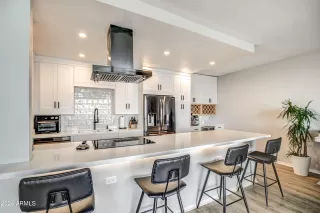 Photo #2: 6733183 Listing