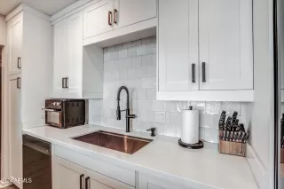 Photo #5: 6733183 Listing