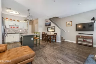 Photo #2: 6733272 Listing 