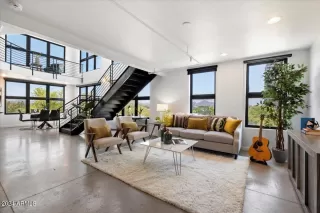 Photo #1: 6733300 Listing