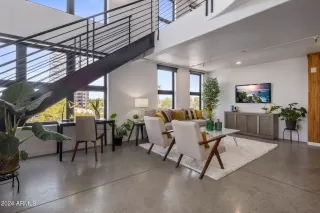 Photo #6: 6733300 Listing