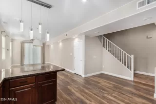 Photo #5: 6733384 Listing