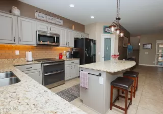 Photo #3: 6734908 Listing