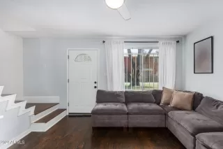 Photo #3: 6735618 Listing 