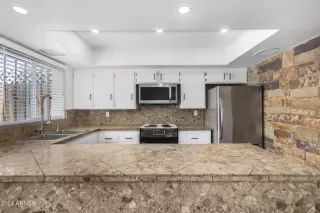 Photo #5: 6735618 Listing 