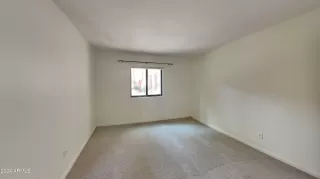 Photo #6: 6735625 Listing