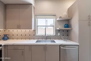 Photo #5: 6736044 Listing