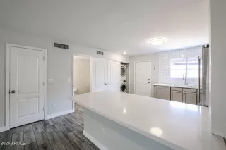 Photo #6: 6736072 Listing