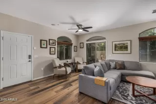 Photo #6: 6736079 Listing 