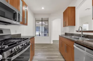 Photo #5: 6736135 Listing