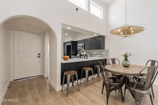 Photo #2: 6736252 Listing 