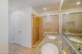 Photo #5: 6736361 Listing 