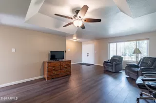 Photo #5: 6737119 Listing