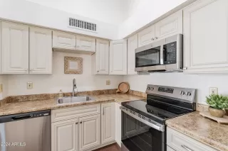 Photo #4: 6737895 Listing