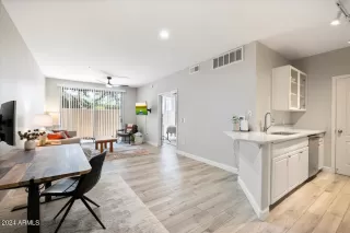 Photo #5: 6738039 Listing 