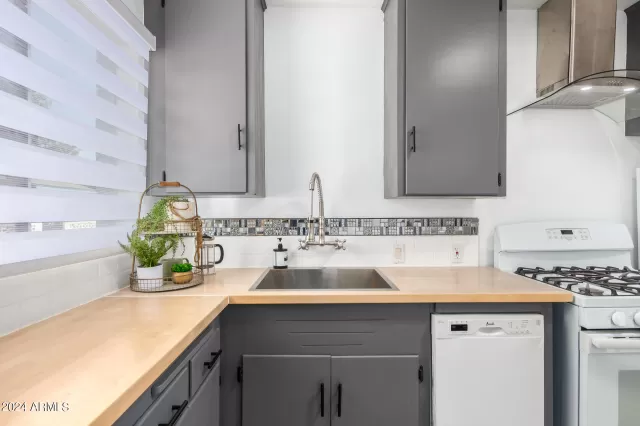 MLS: 6738583 Condo For Sale