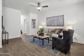 Photo #5: 6739217 Listing