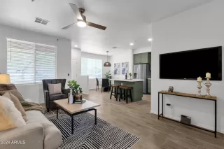 Photo #6: 6739217 Listing