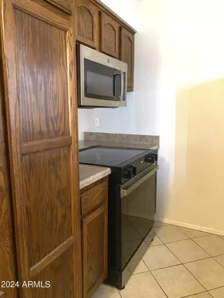 Photo #5: 6739280 Listing