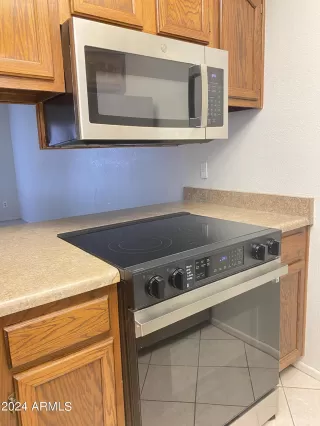 Photo #6: 6739280 Listing