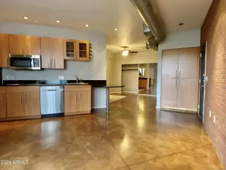 Photo #5: 6739309 Listing