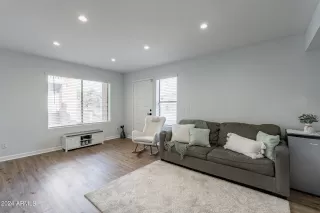 Photo #3: 6739347 Listing