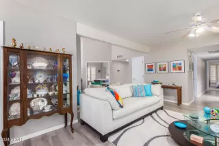 Photo #4: 6739353 Listing