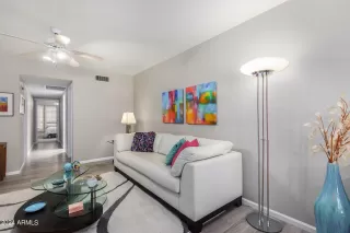 Photo #5: 6739353 Listing