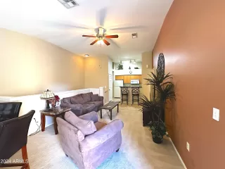 Photo #4: 6739389 Listing