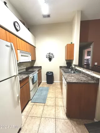 Photo #6: 6739389 Listing