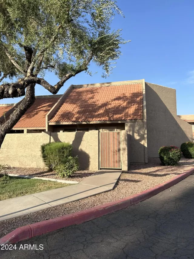 MLS: 6739424 Condo For Sale