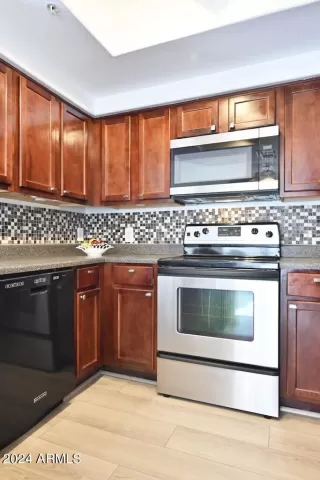 Photo #6: 6739609 Listing