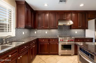 Photo #5: 6740128 Listing