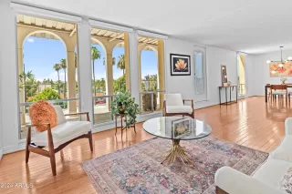 Photo #6: 6740787 Listing