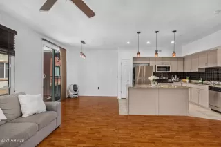 Photo #5: 6740826 Listing 