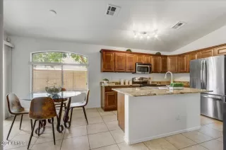 Photo #4: 6741049 Listing