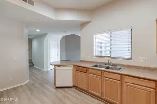 Photo #5: 6741151 Listing