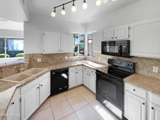 Photo #6: 6741265 Listing