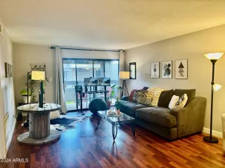 Photo #4: 6741393 Listing