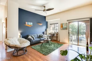 Photo #5: 6742147 Listing