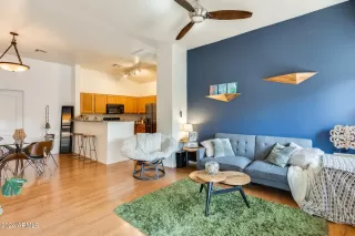 Photo #6: 6742147 Listing