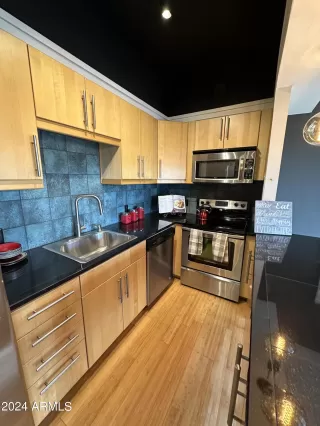 Photo #4: 6742246 Listing