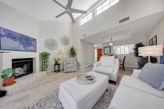 Photo #5: 6742269 Listing