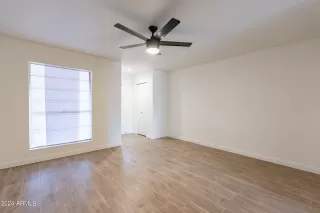 Photo #5: 6742343 Listing