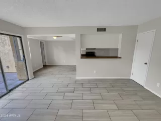 Photo #6: 6742815 Listing