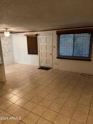 Photo #5: 6742972 Listing