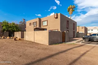 Photo #5: 6743121 Listing