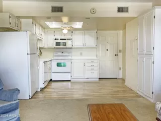 Photo #5: 6743333 Listing