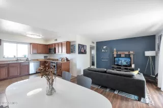 Photo #2: 6744155 Listing