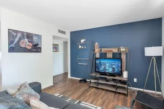 Photo #5: 6744155 Listing